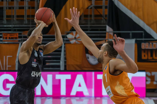 为竞争对手 为竞争对手